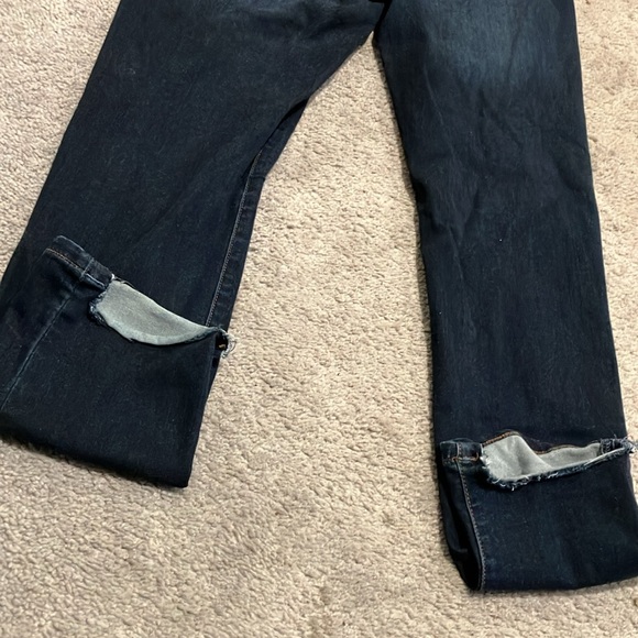 Sneak Peek Skinny Jeans with Distressed Details - Picture 8 of 8